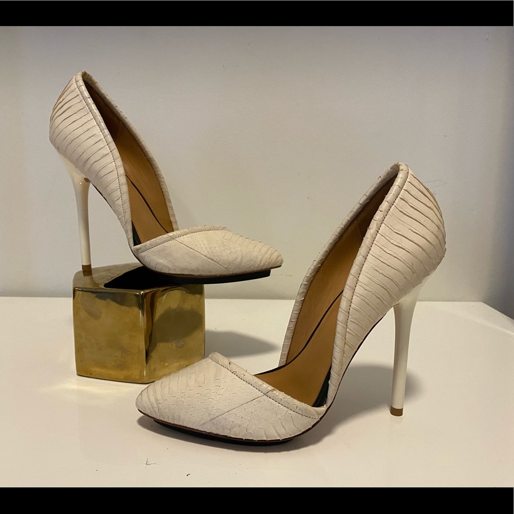 Floor model L.A.M.B white snake heels. 7.5